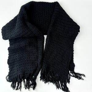 Vintage Handmade Long and Chunky Black Knit Scarf w/Fringe  - 70x17 - Academia